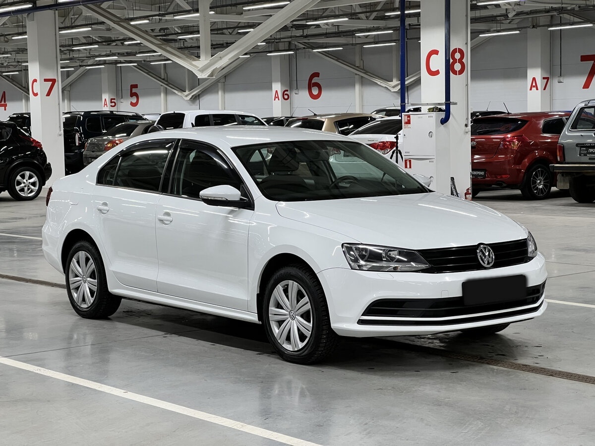 Volkswagen Jetta с пробегом — 2016 год. Фото: #2