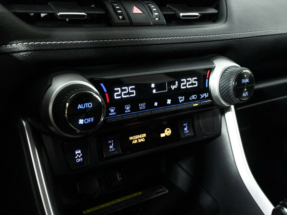 Toyota RAV4 с пробегом — 2020 год. Фото: #17