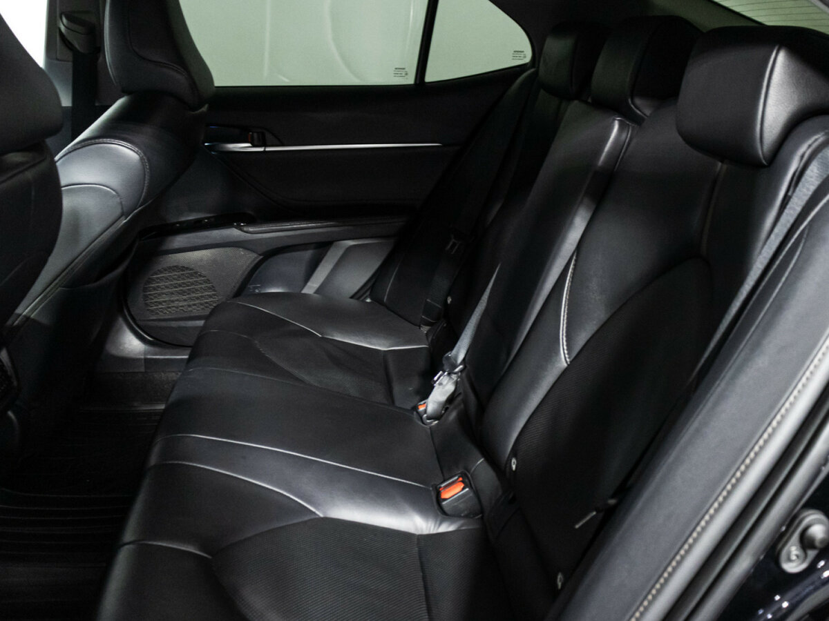 Toyota Camry с пробегом — 2019 год. Фото: #9
