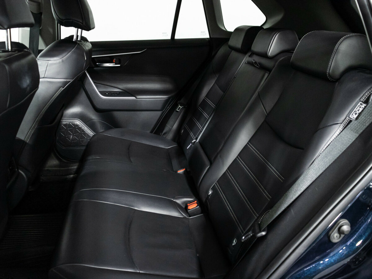 Toyota RAV4 с пробегом — 2019 год. Фото: #9