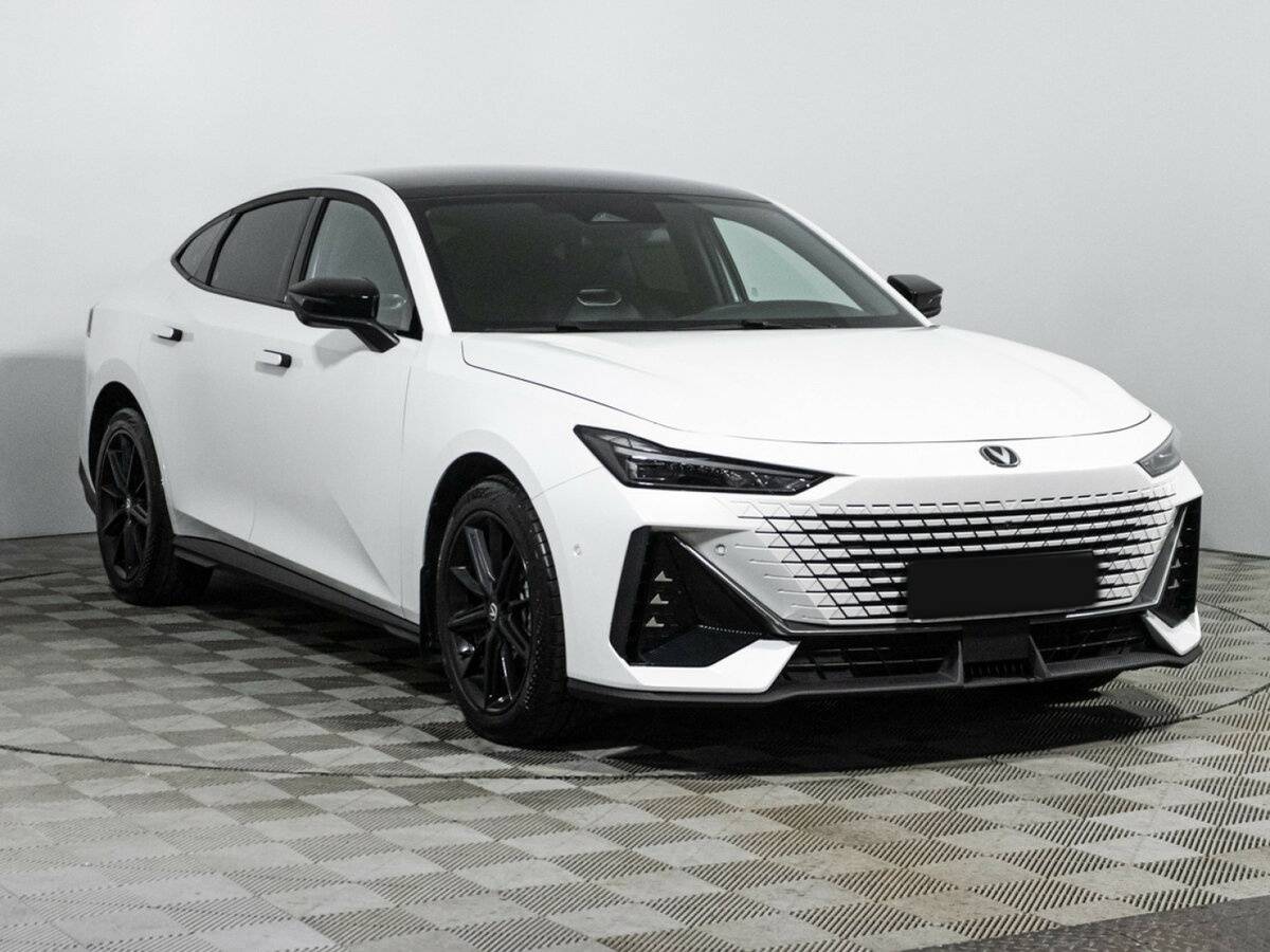 Changan UNI-V с пробегом — 2023 год. Фото: #2