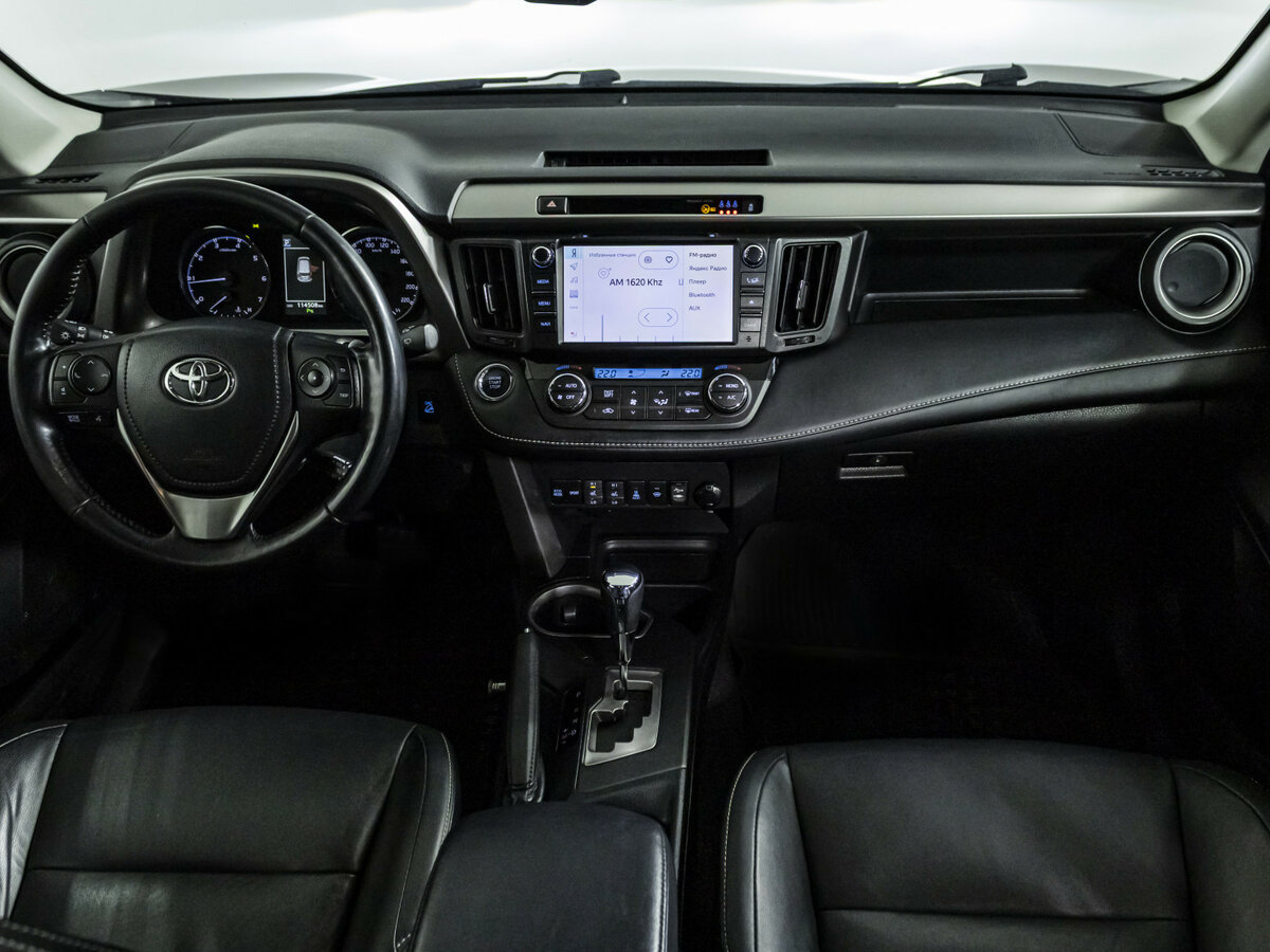Toyota RAV4 с пробегом — 2017 год. Фото: #9