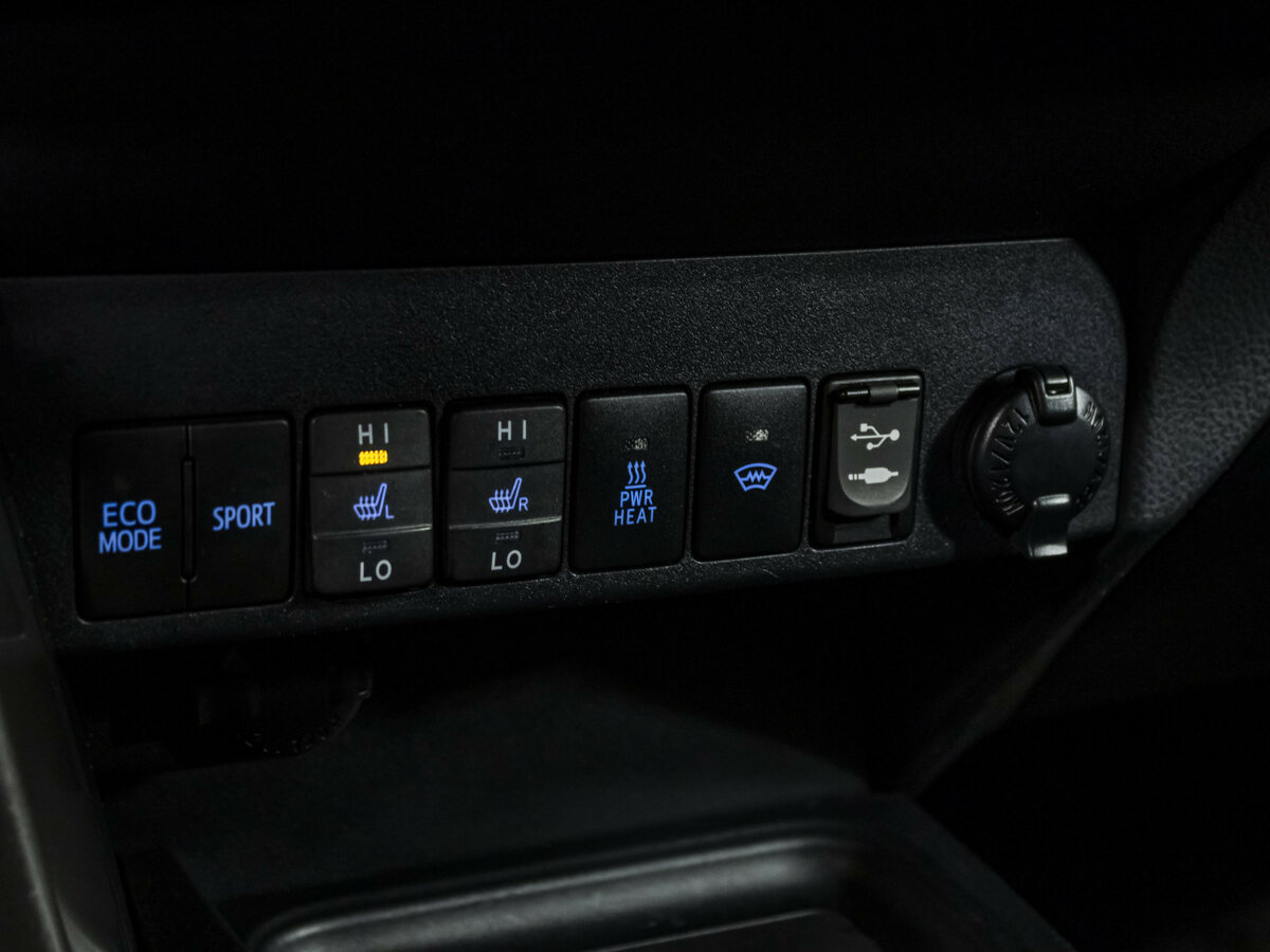 Toyota RAV4 с пробегом — 2017 год. Фото: #14