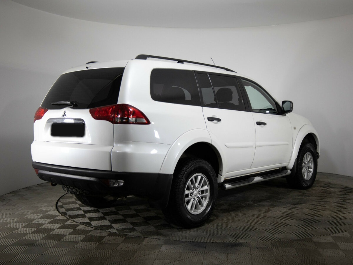 Mitsubishi Pajero Sport с пробегом — 2014 год. Фото: #4