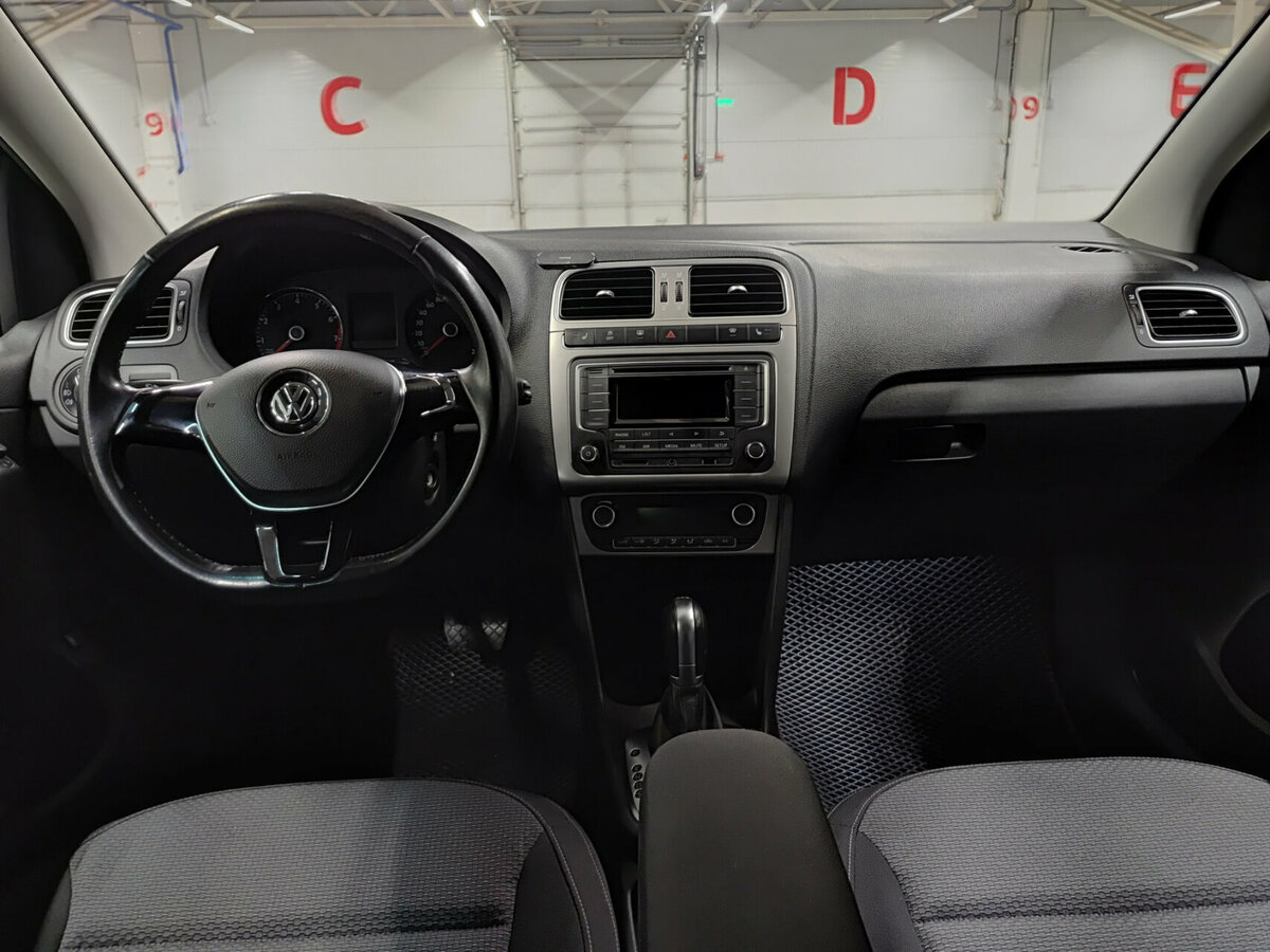 Volkswagen Polo с пробегом — 2016 год. Фото: #12