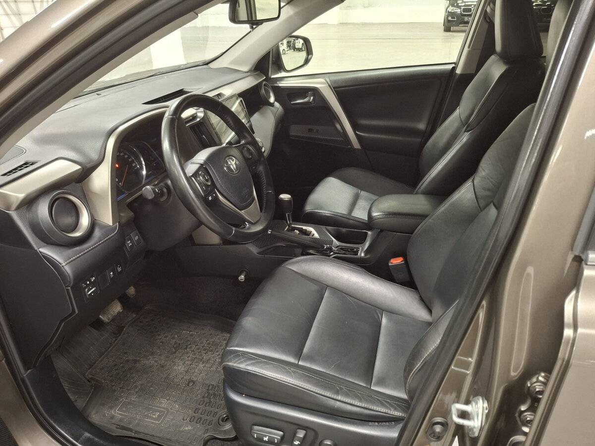 Toyota RAV4 с пробегом — 2013 год. Фото: #14
