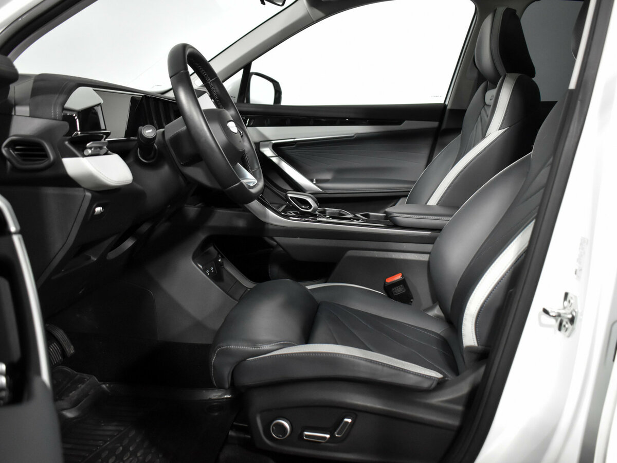 Geely Atlas с пробегом — 2024 год. Фото: #10