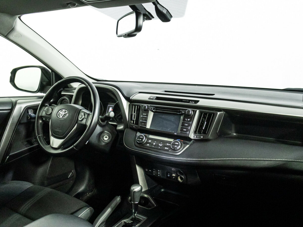 Toyota RAV4 с пробегом — 2015 год. Фото: #7