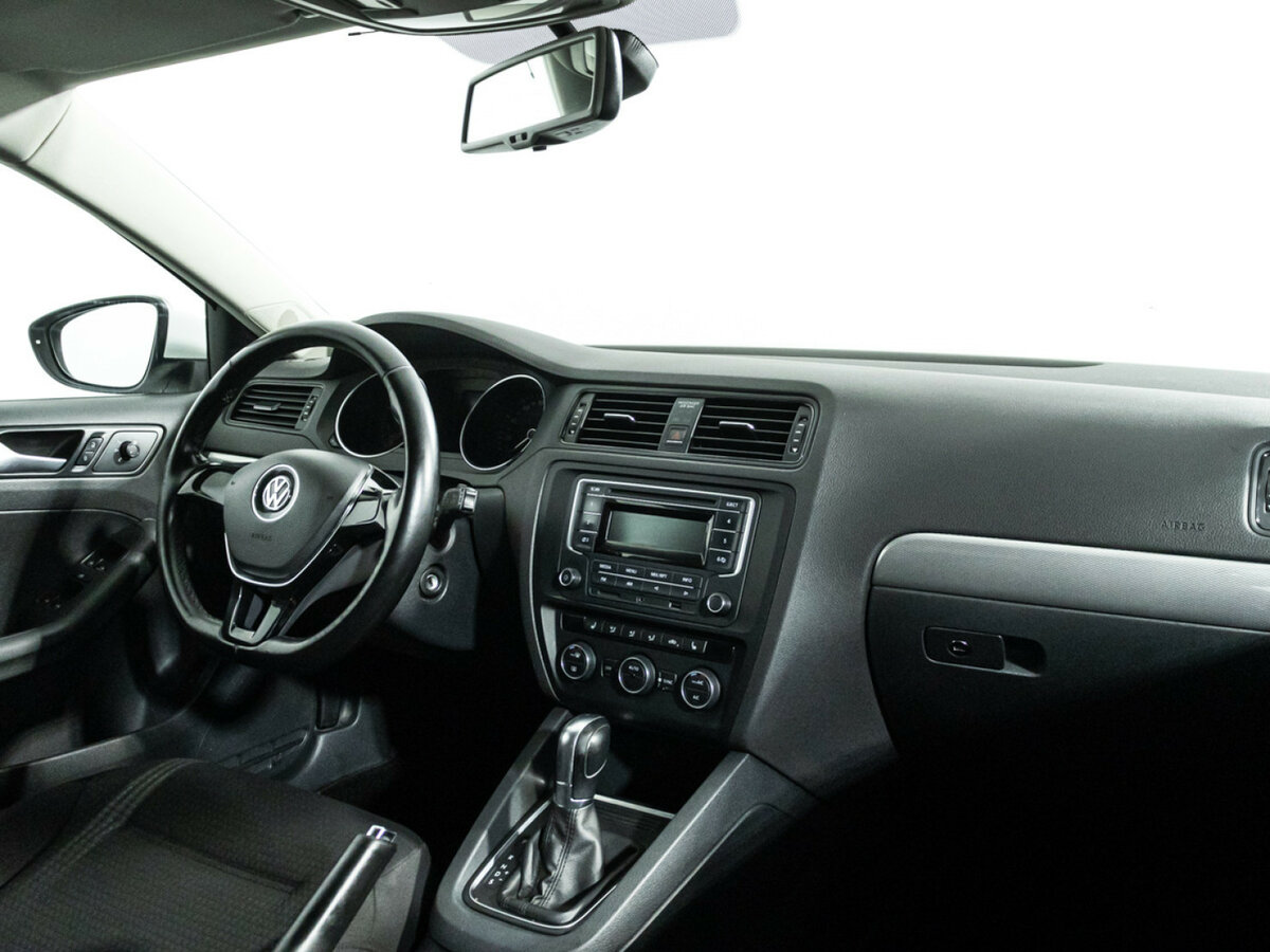 Volkswagen Jetta с пробегом — 2016 год. Фото: #8