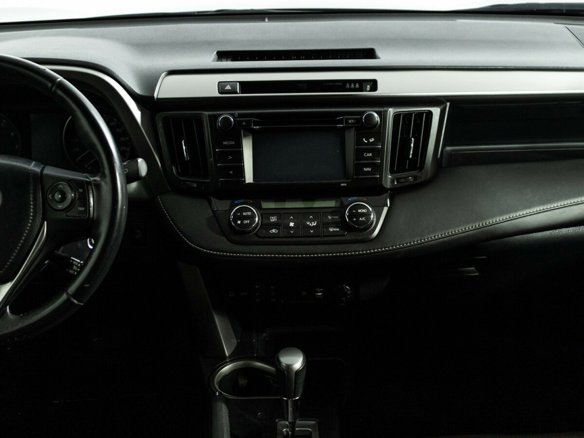 Toyota RAV4 с пробегом — 2016 год. Фото: #11