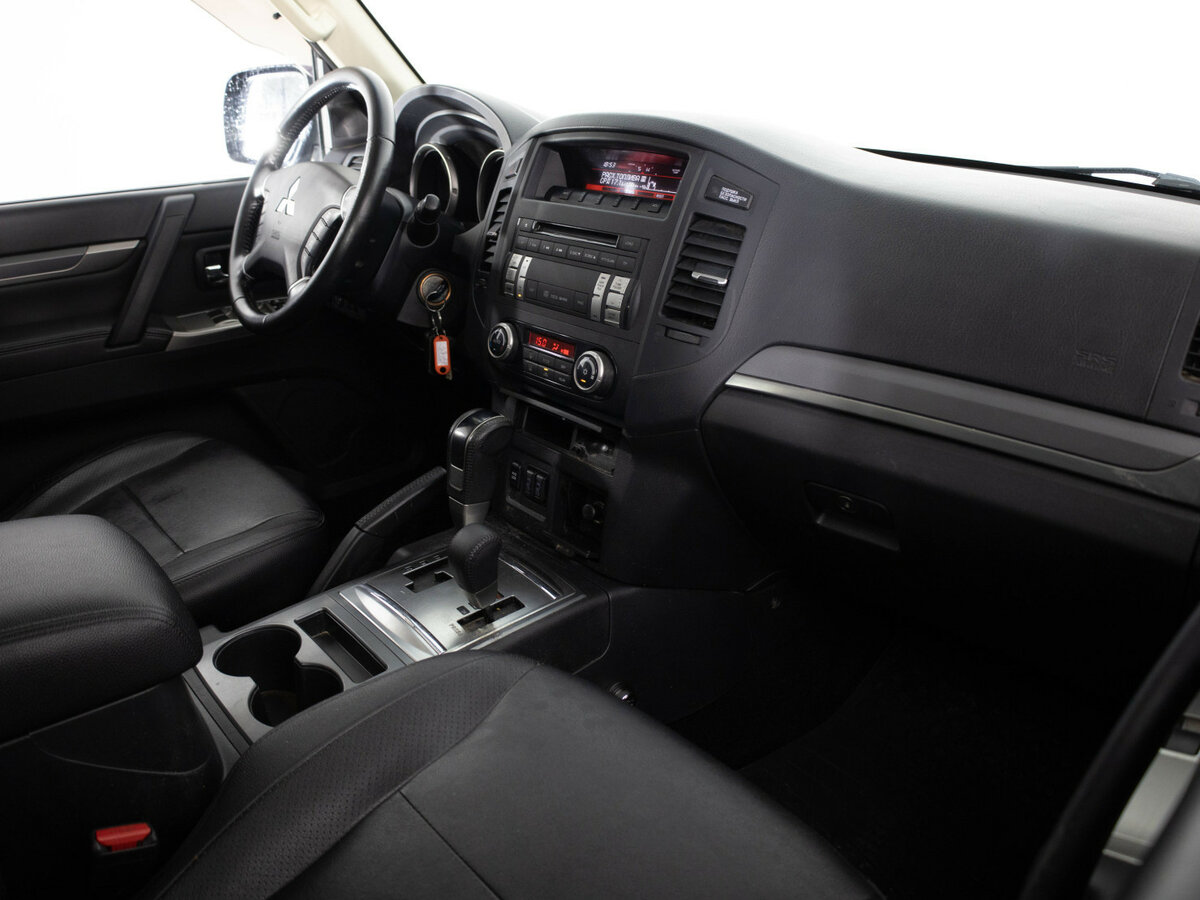 Mitsubishi Pajero с пробегом — 2013 год. Фото: #8