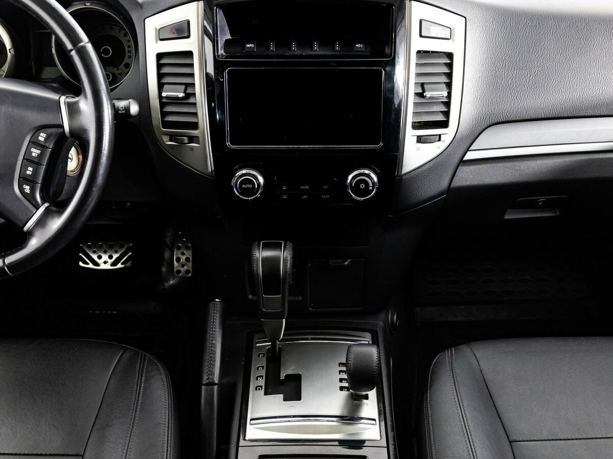 Mitsubishi Pajero с пробегом — 2017 год. Фото: #14