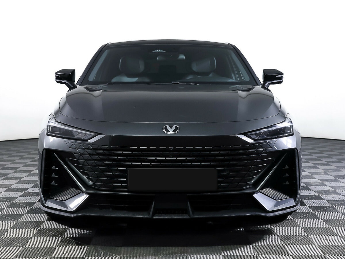 Changan UNI-V с пробегом — 2023 год. Фото: #1