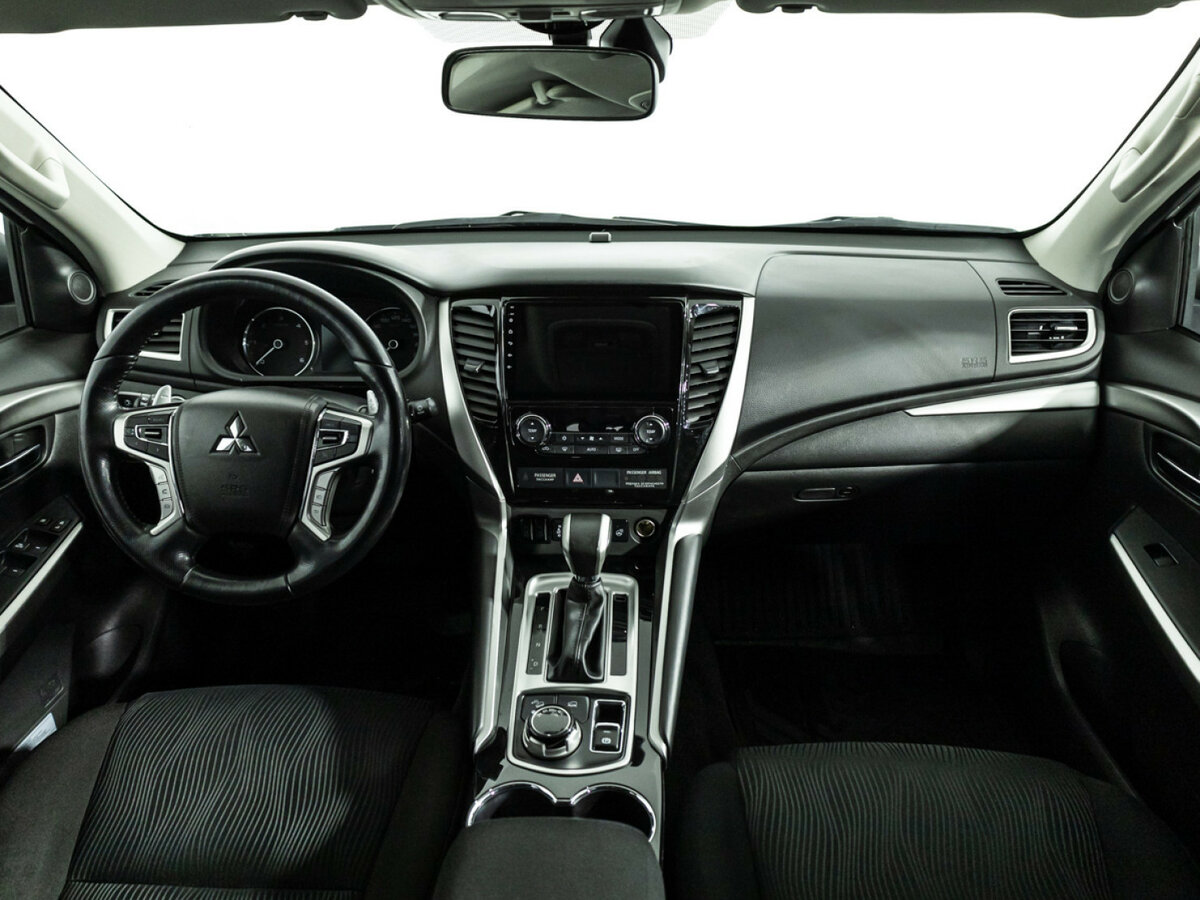 Mitsubishi Pajero Sport с пробегом — 2018 год. Фото: #10