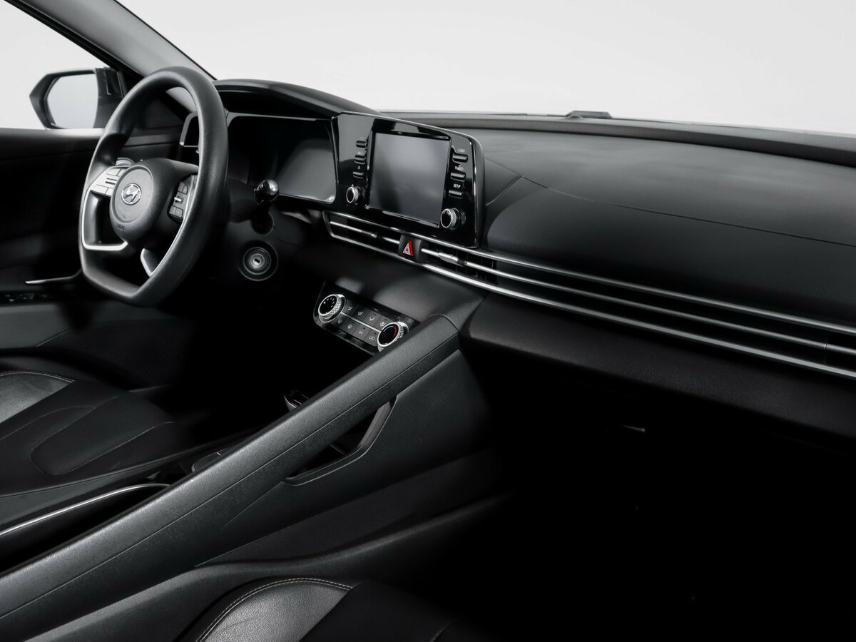 Hyundai Elantra с пробегом — 2023 год. Фото: #8