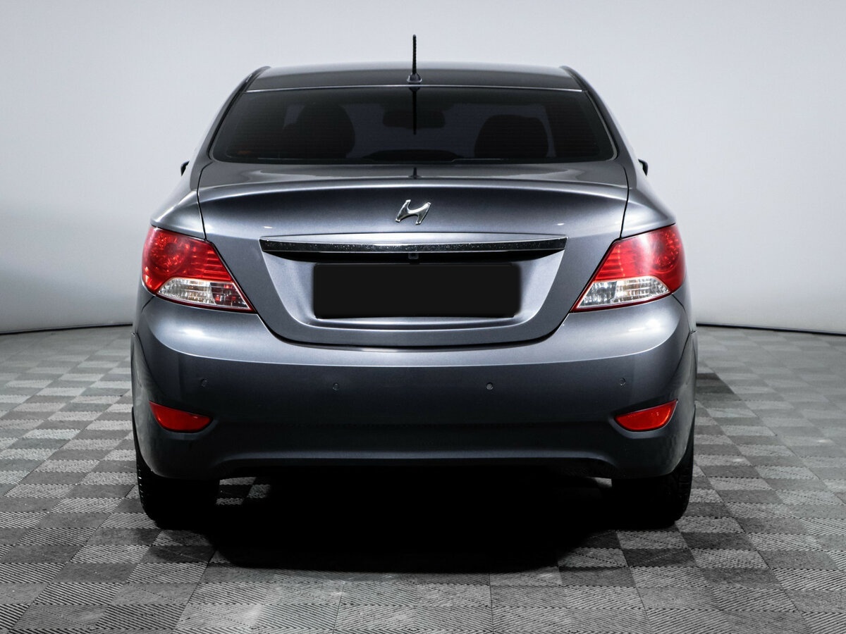 Hyundai Solaris с пробегом — 2012 год. Фото: #4