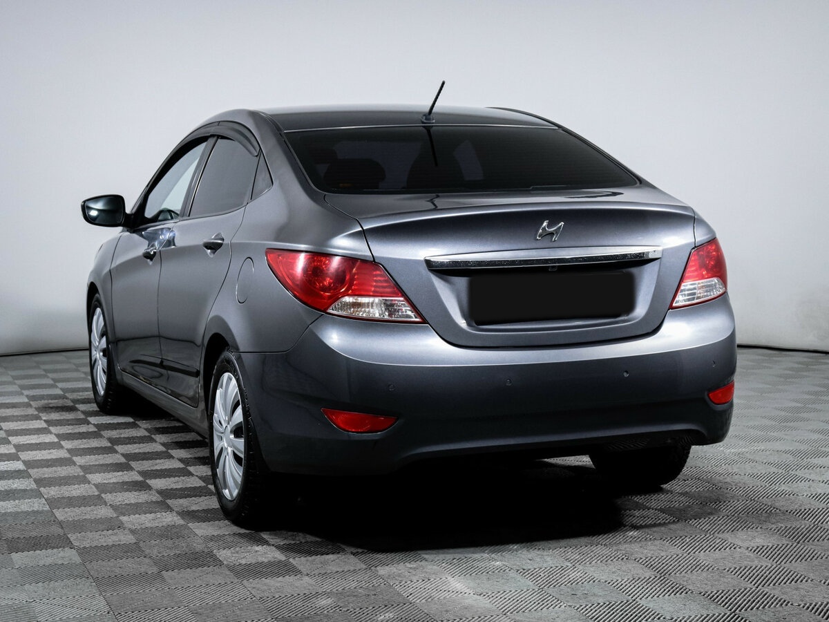 Hyundai Solaris с пробегом — 2012 год. Фото: #5