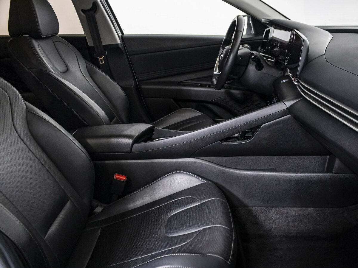 Hyundai Elantra с пробегом — 2021 год. Фото: #7