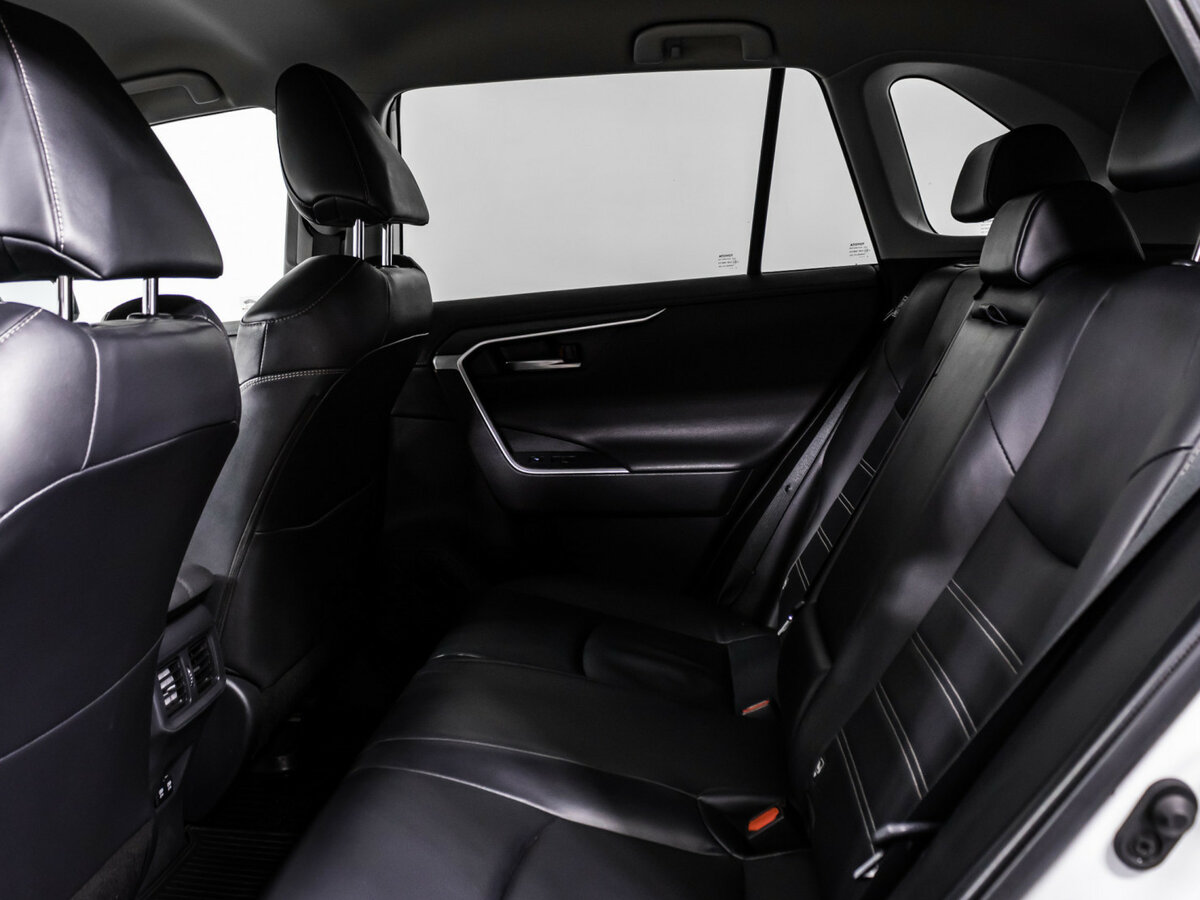 Toyota RAV4 с пробегом — 2019 год. Фото: #9