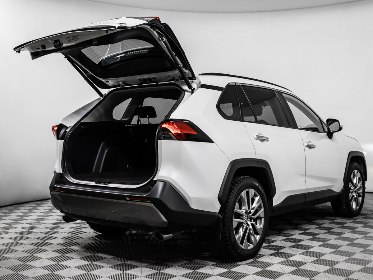 Toyota RAV4 с пробегом — 2019 год. Фото: #12
