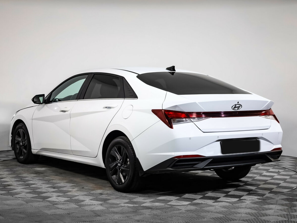 Hyundai Elantra с пробегом — 2021 год. Фото: #5