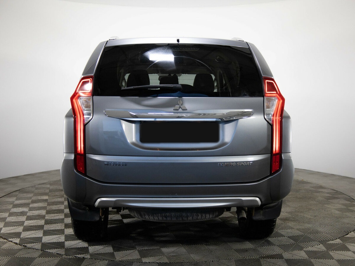 Mitsubishi Pajero Sport с пробегом — 2016 год. Фото: #3