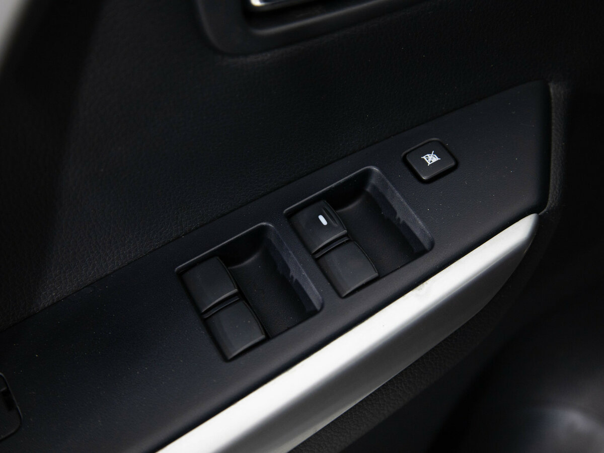 Mitsubishi Pajero Sport с пробегом — 2016 год. Фото: #9