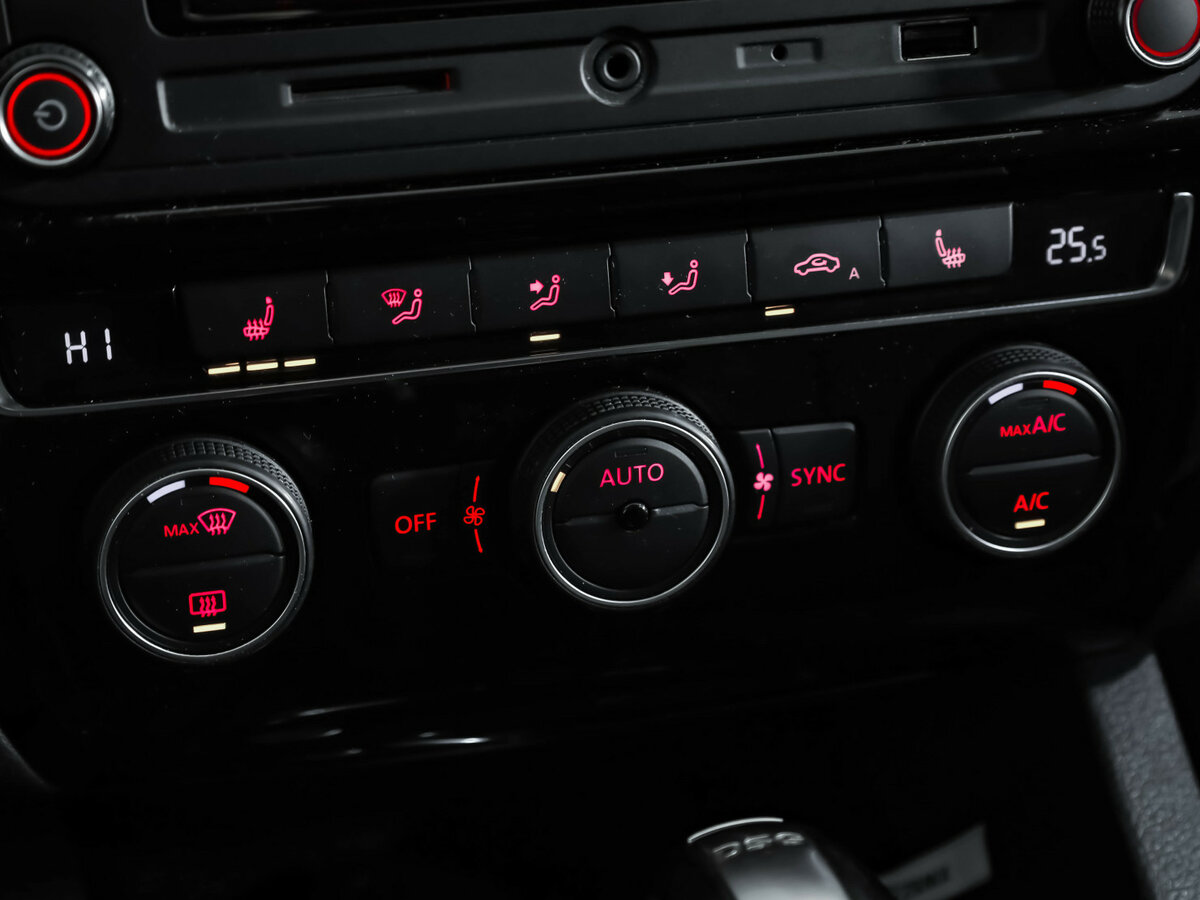 Volkswagen Jetta с пробегом — 2017 год. Фото: #16