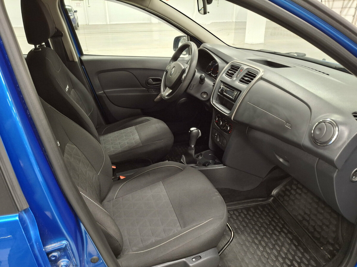 Renault Sandero с пробегом — 2016 год. Фото: #10