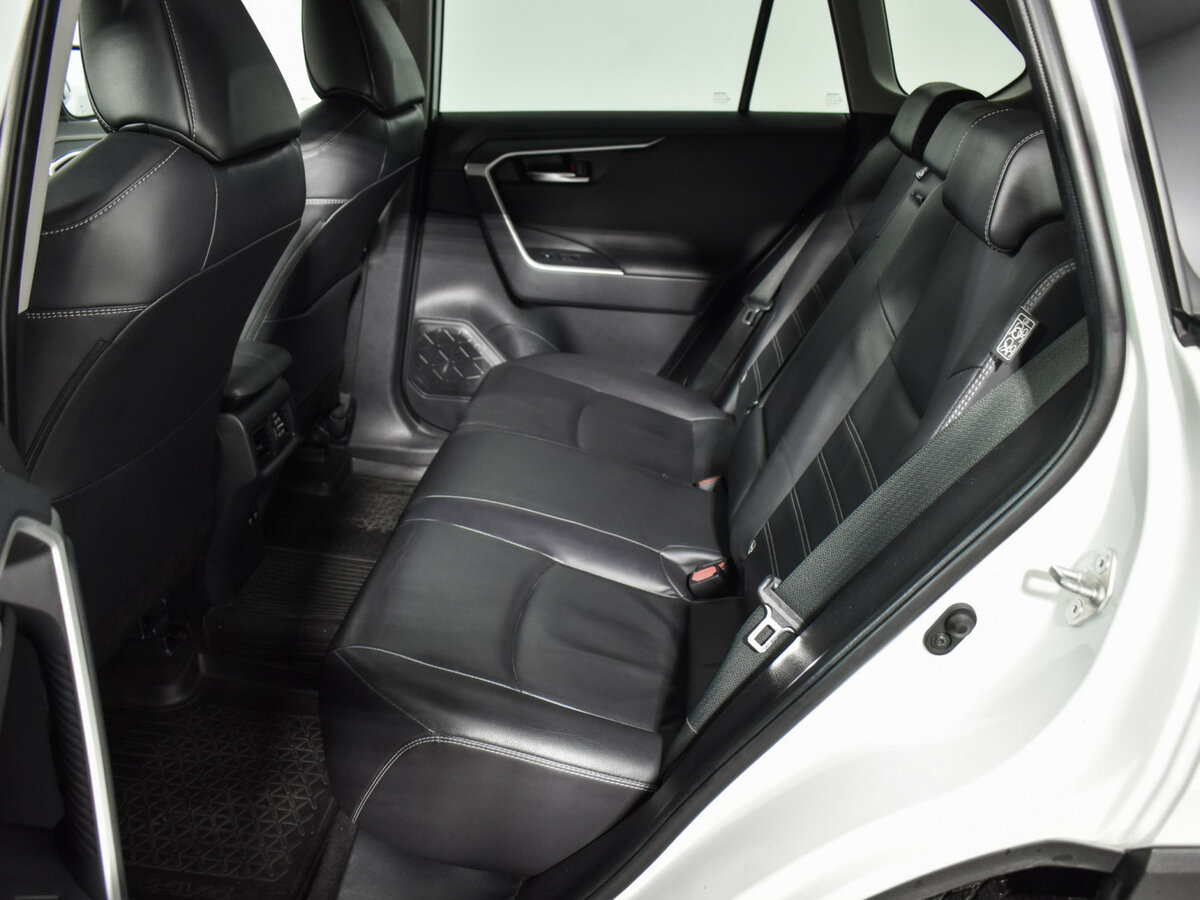 Toyota RAV4 с пробегом — 2019 год. Фото: #10