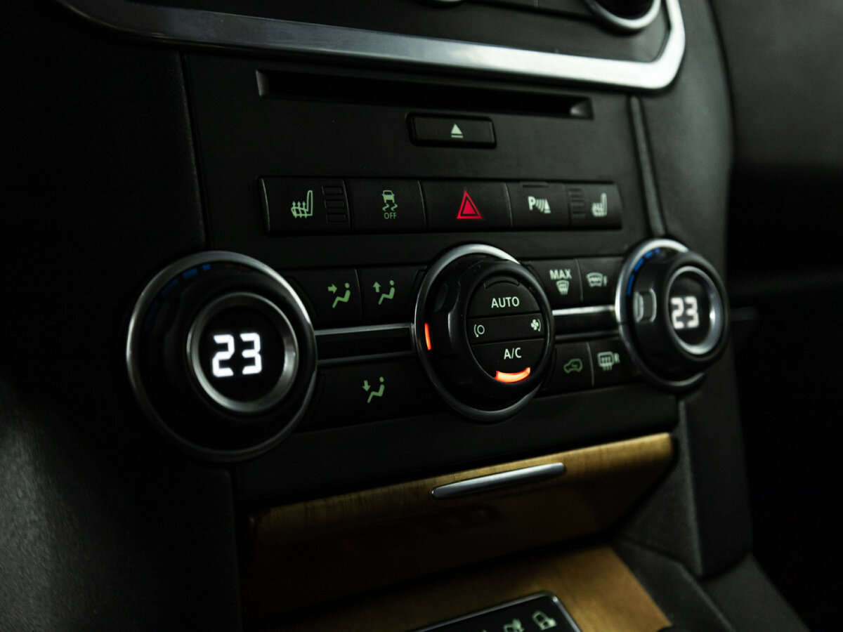 Land Rover Discovery с пробегом — 2013 год. Фото: #18