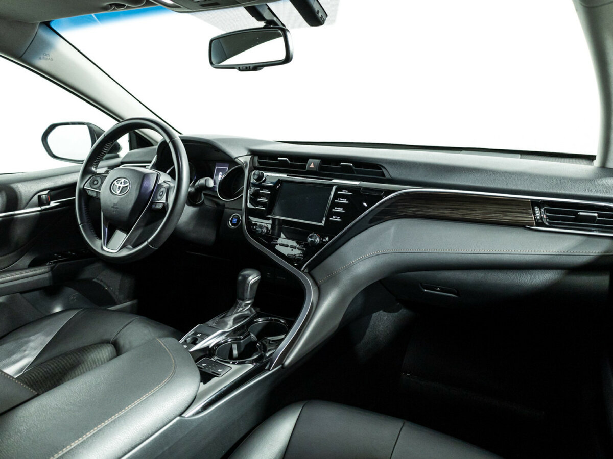 Toyota Camry с пробегом — 2018 год. Фото: #8