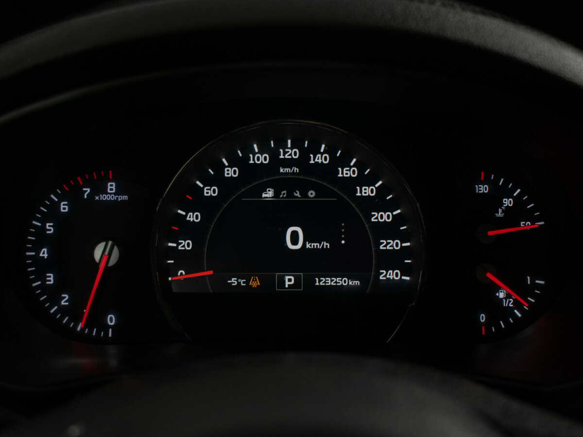 Kia Sorento с пробегом — 2017 год. Фото: #11