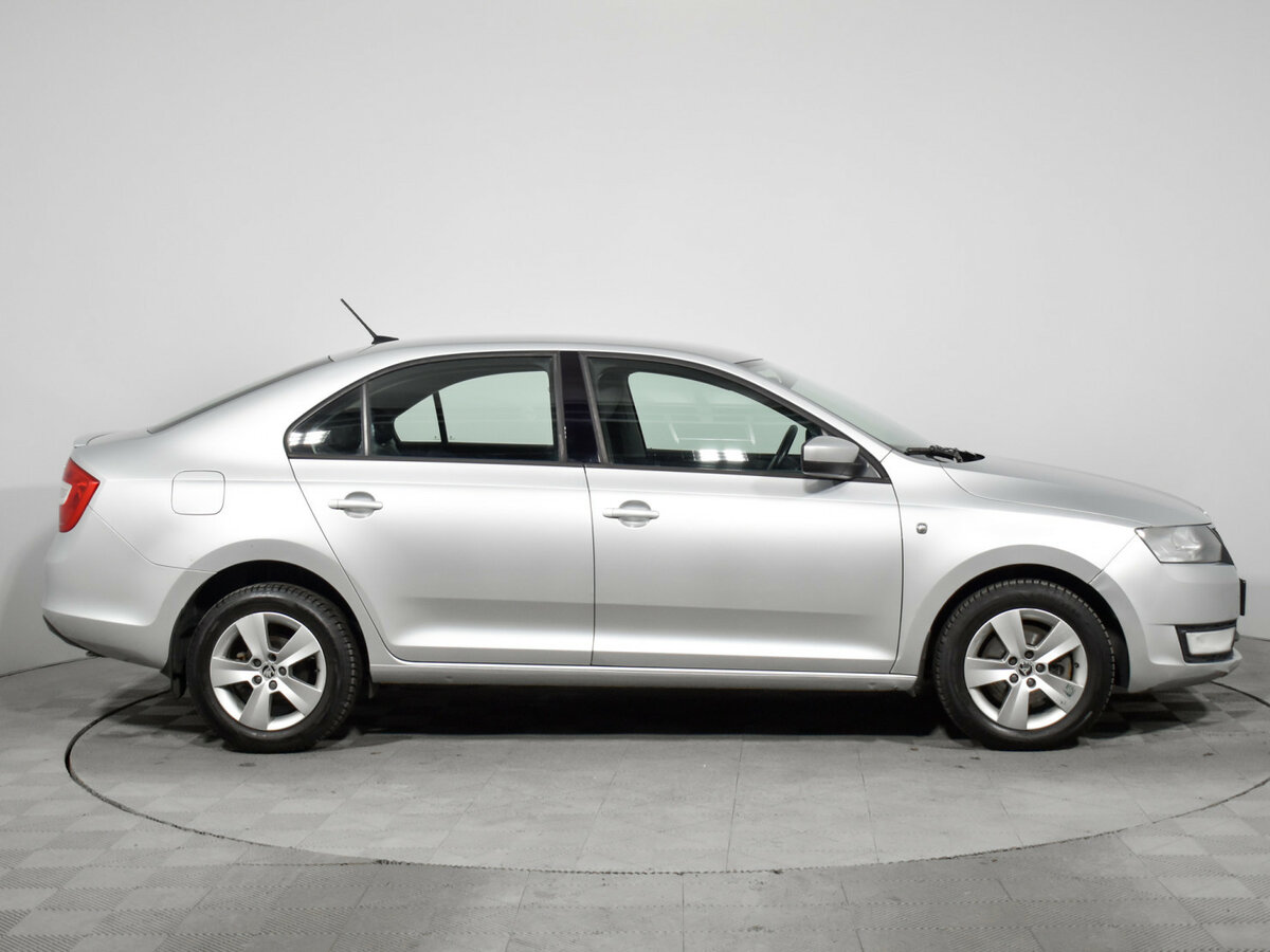 Skoda Rapid с пробегом — 2017 год. Фото: #3