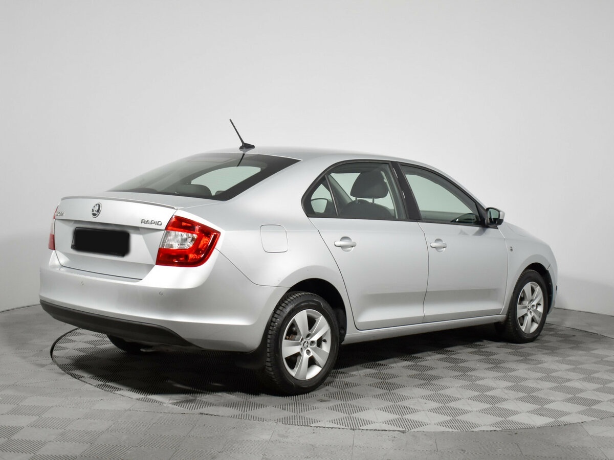 Skoda Rapid с пробегом — 2017 год. Фото: #4