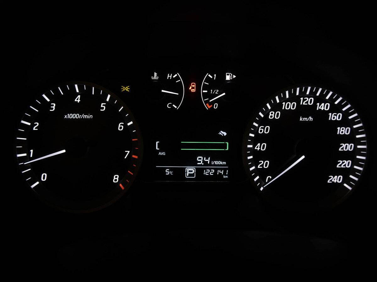 Nissan Tiida с пробегом — 2015 год. Фото: #13