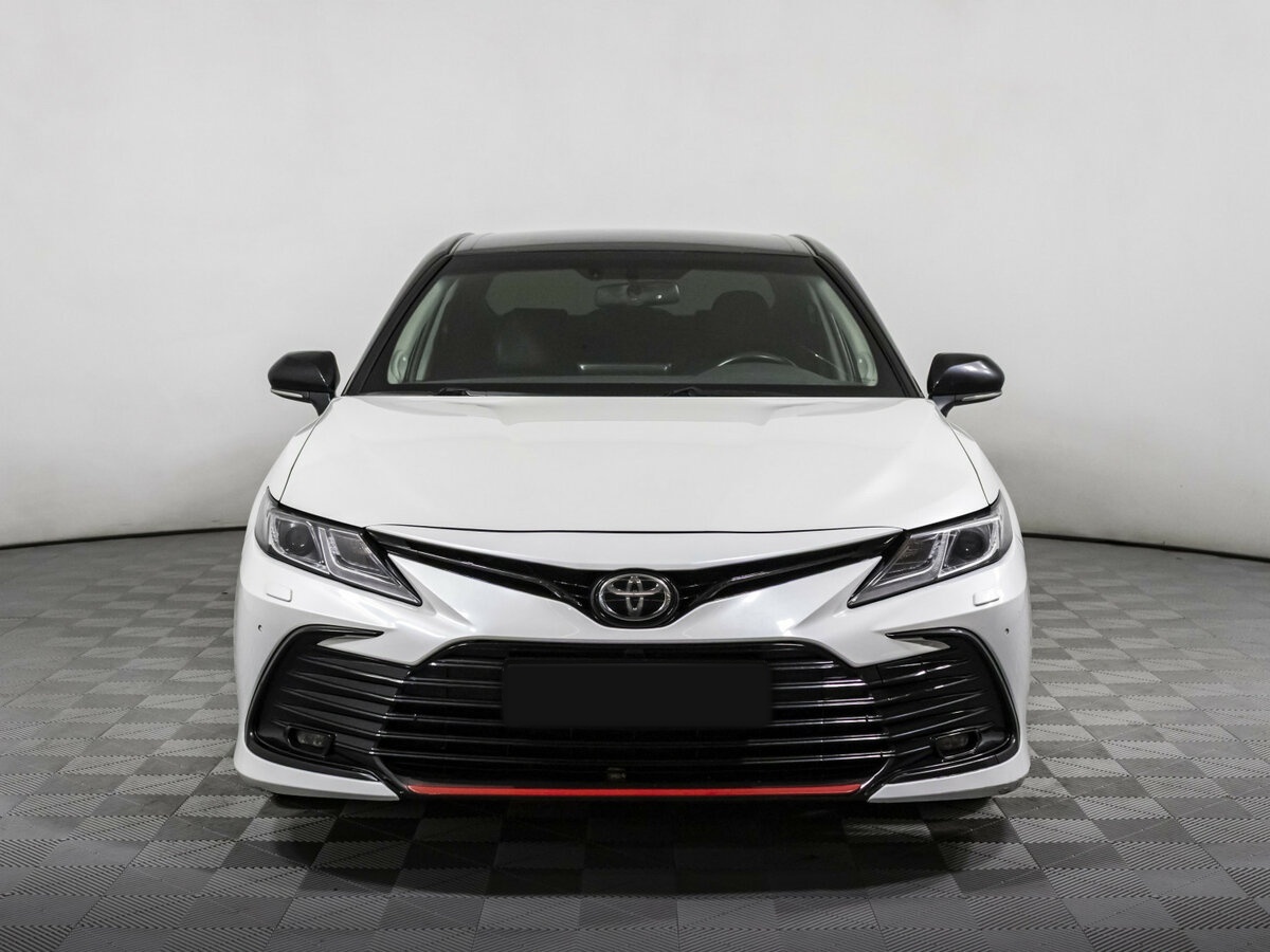 Toyota Camry с пробегом — 2021 год. Фото: #1