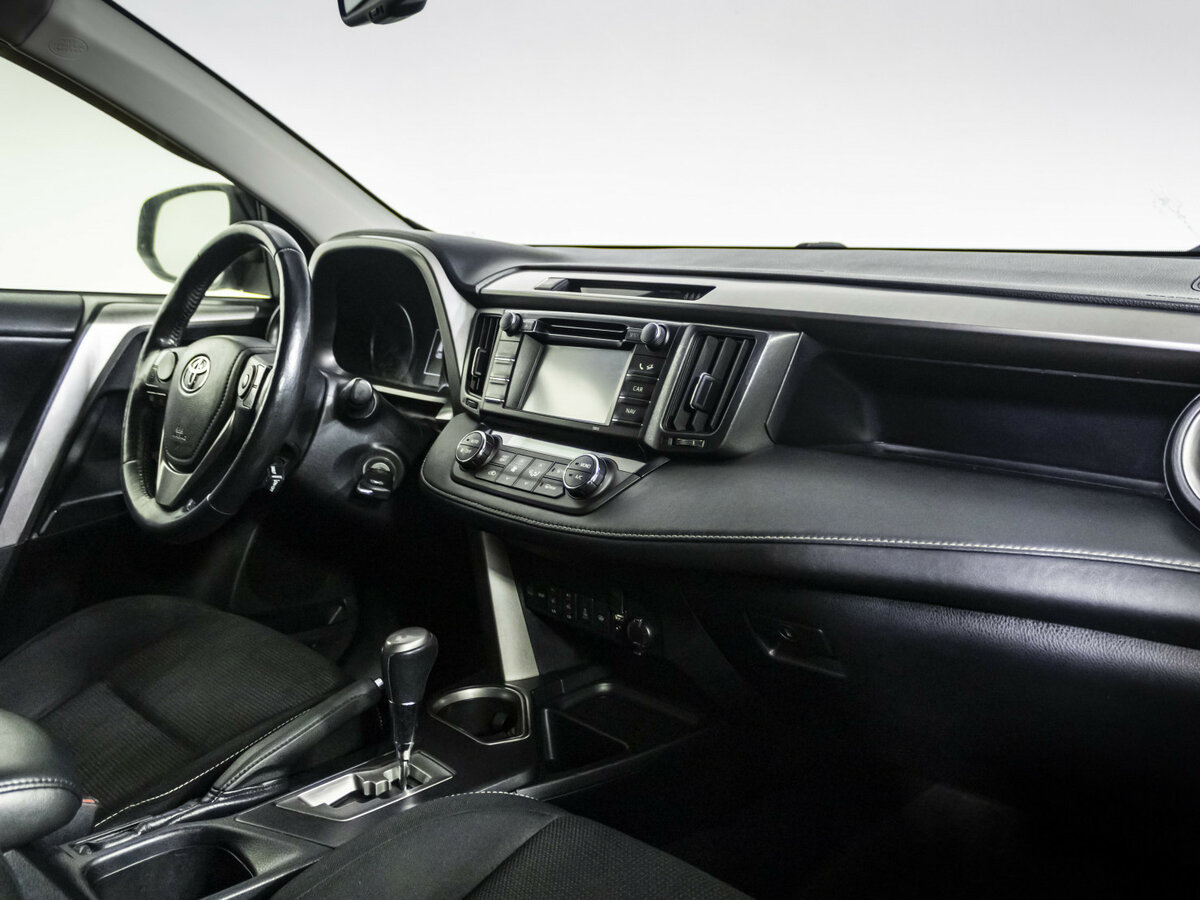 Toyota RAV4 с пробегом — 2015 год. Фото: #7