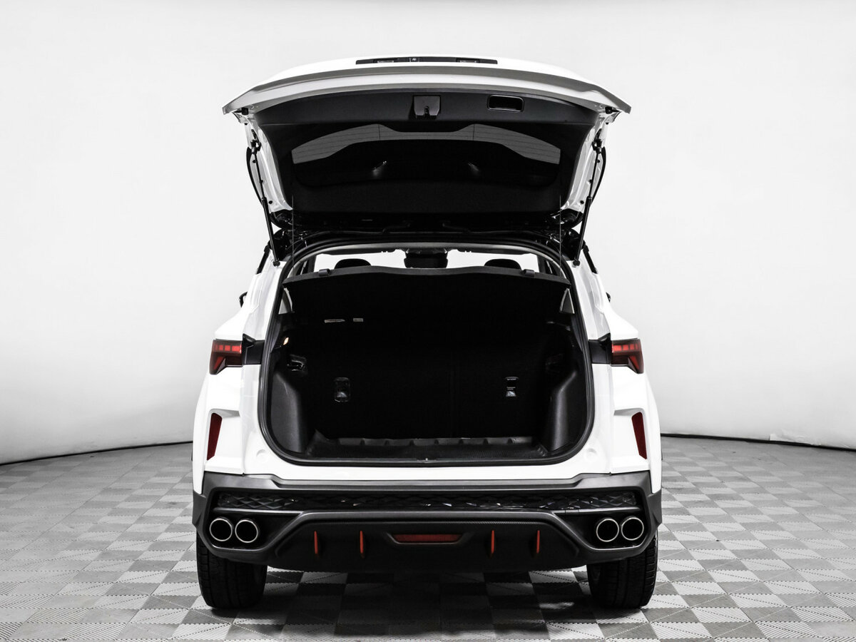 Geely Coolray с пробегом — 2023 год. Фото: #11