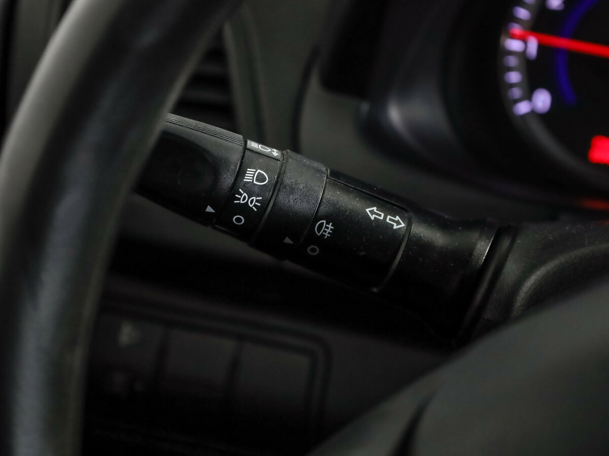 Hyundai Solaris с пробегом — 2013 год. Фото: #13