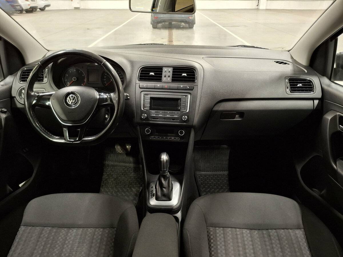 Volkswagen Polo с пробегом — 2017 год. Фото: #13