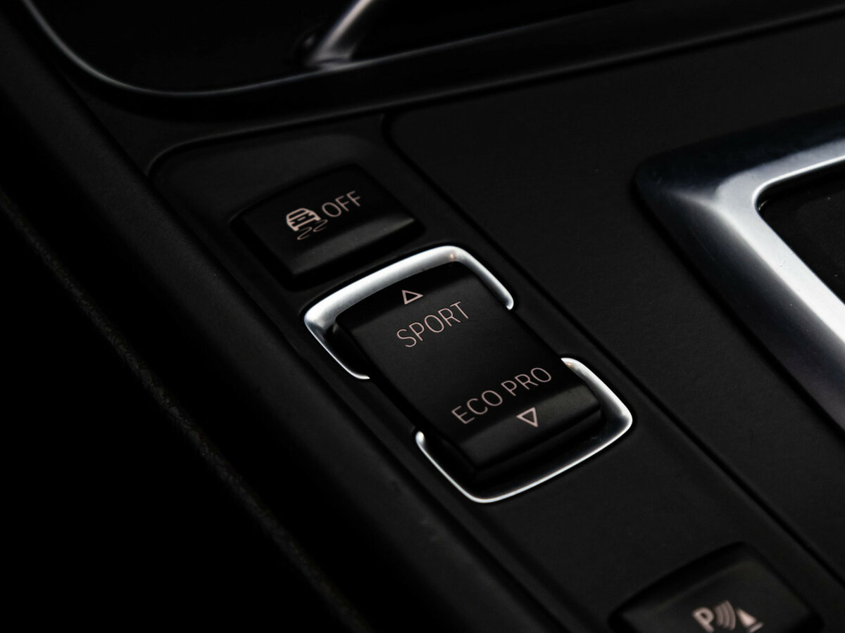 BMW 3 серии с пробегом — 2016 год. Фото: #12