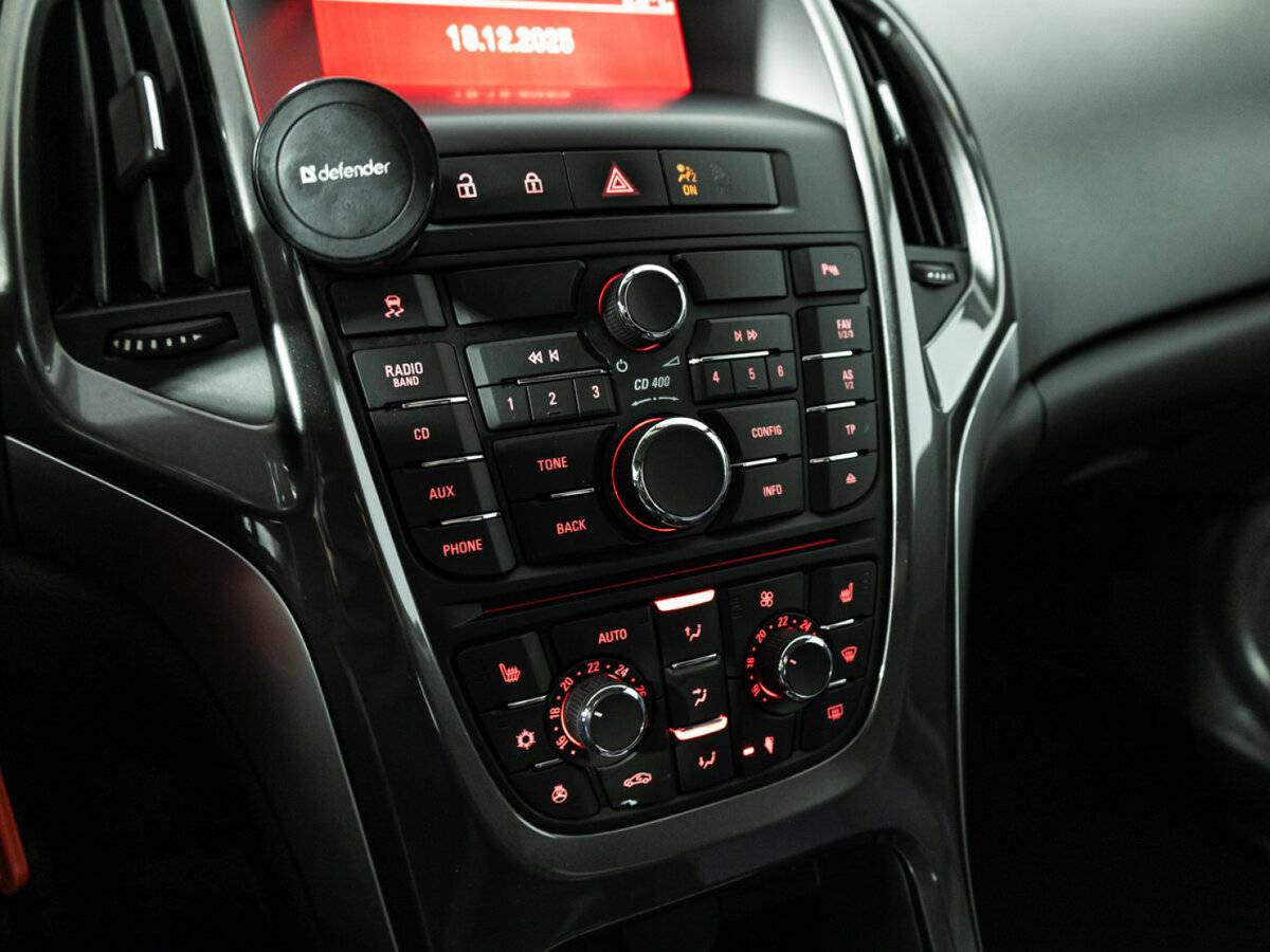 Opel Astra с пробегом — 2013 год. Фото: #2