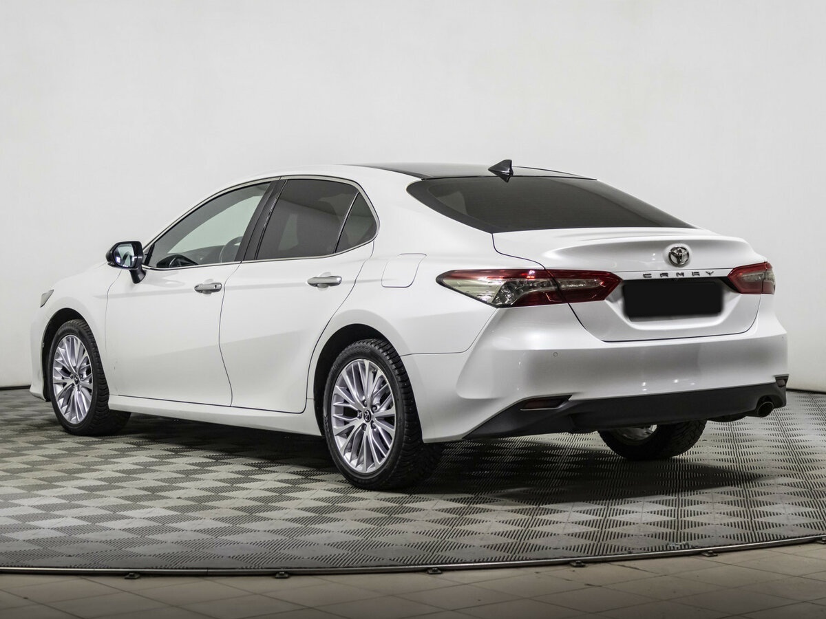 Toyota Camry с пробегом — 2019 год. Фото: #6