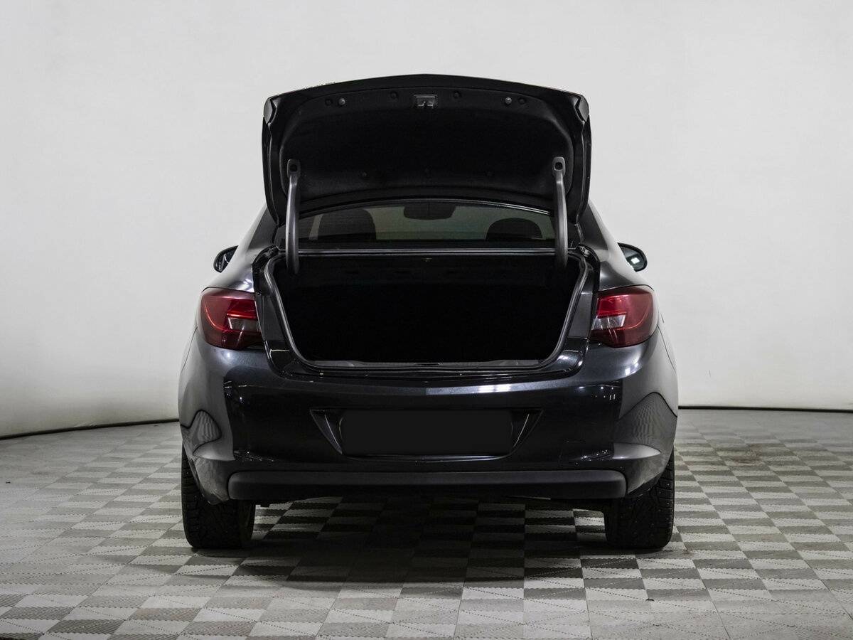 Opel Astra с пробегом — 2013 год. Фото: #12