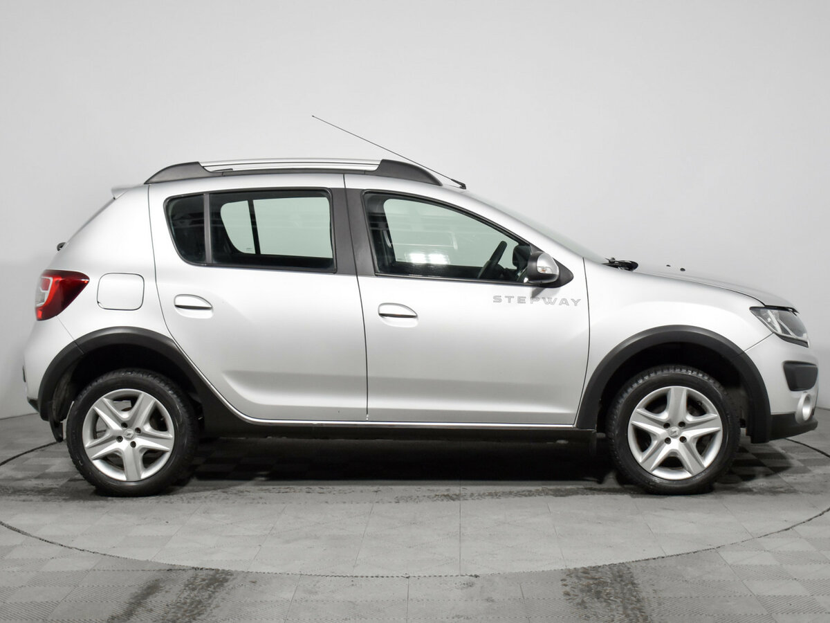 Renault Sandero с пробегом — 2016 год. Фото: #3