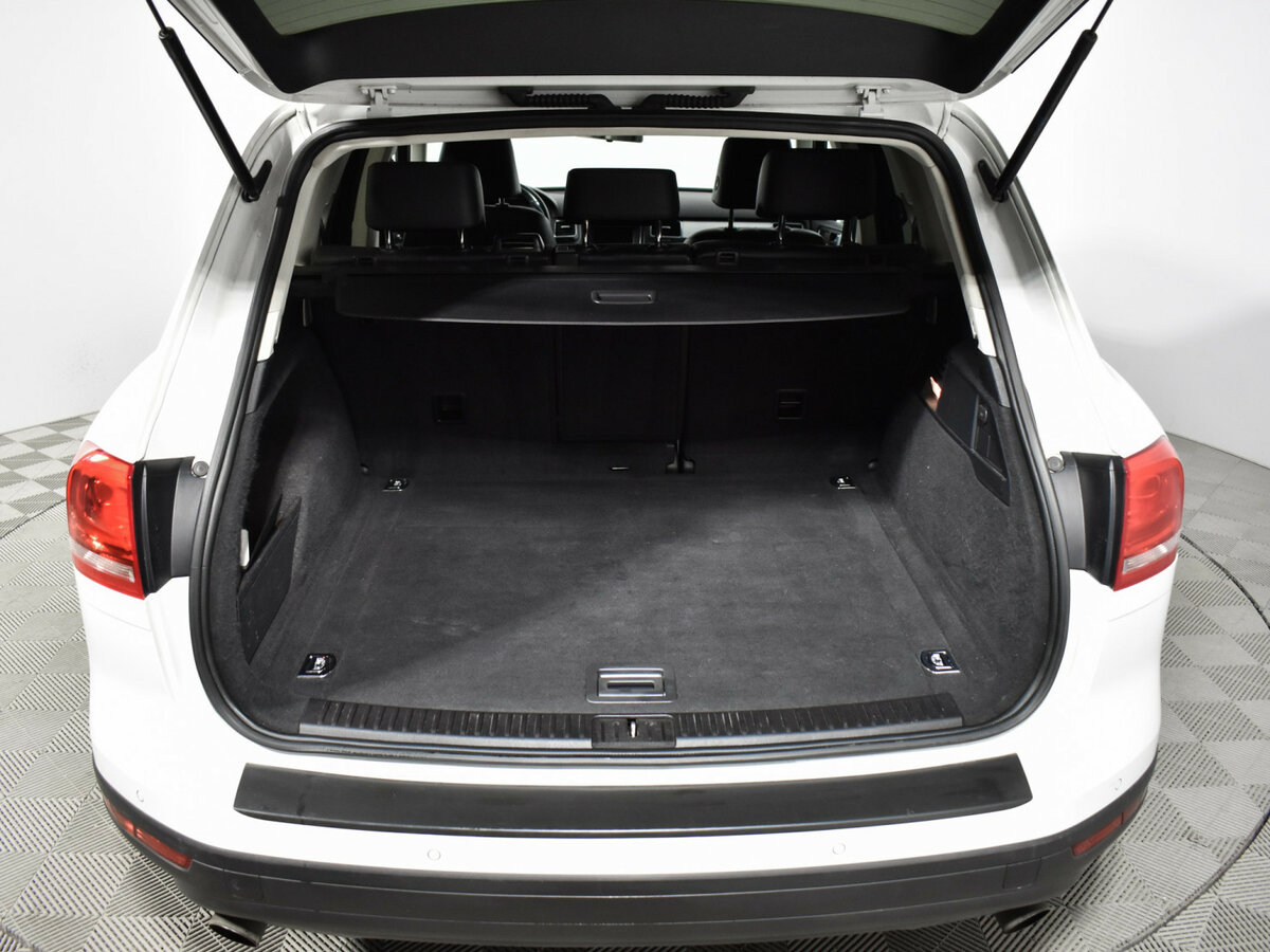 Volkswagen Touareg с пробегом — 2015 год. Фото: #18