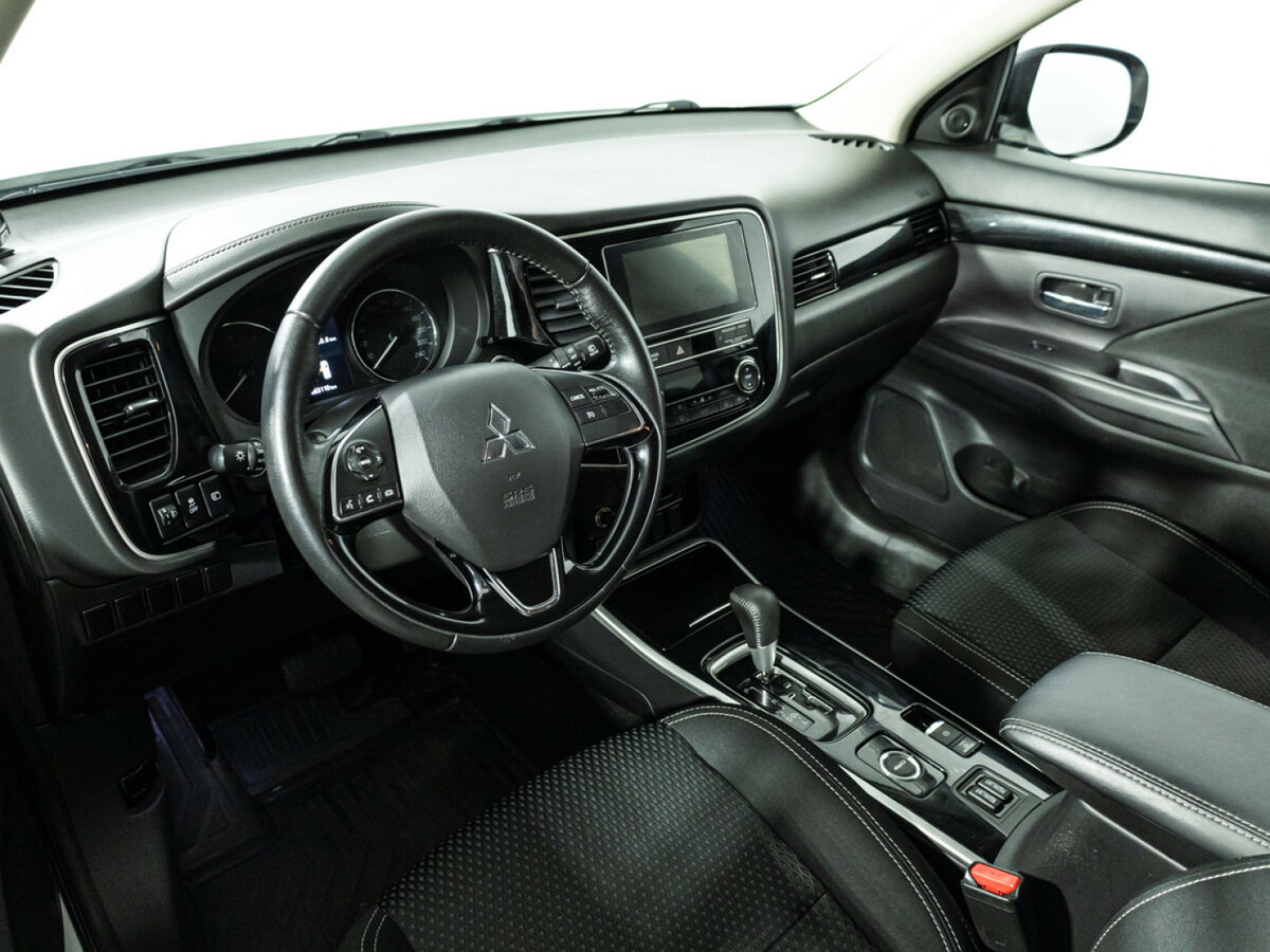 Mitsubishi Outlander с пробегом — 2018 год. Фото: #8