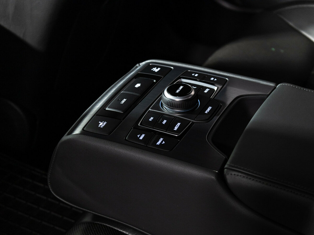 Hyundai Genesis с пробегом — 2015 год. Фото: #17