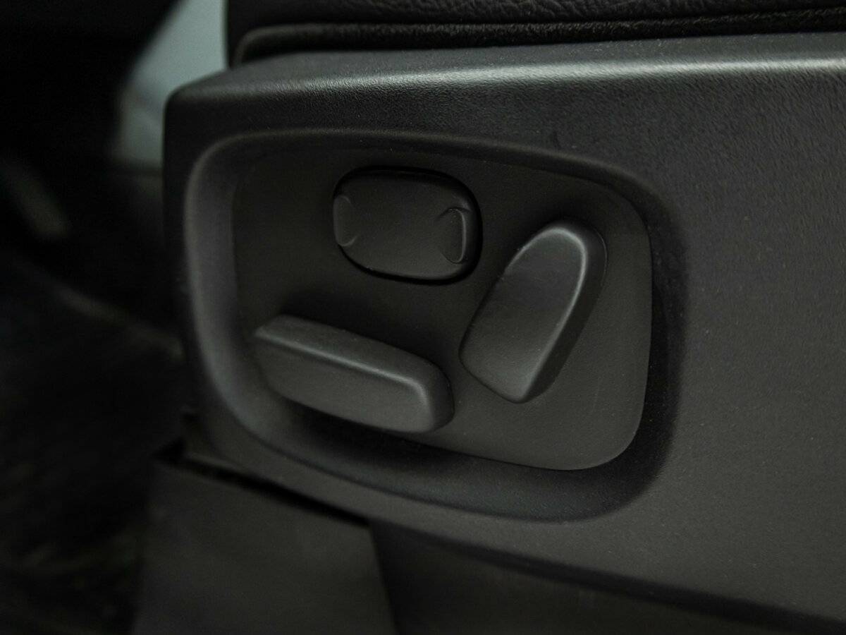 Land Rover Discovery с пробегом — 2015 год. Фото: #11